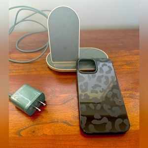 NWNT, heyday 2 in 1 charging station and phone case